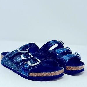 Birkenstock Kids Rio Sandals - Milky Way
Velvet Navy (EU 28 10K) ••New In Box•